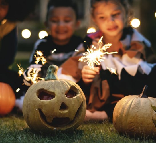 children celebrating halloween