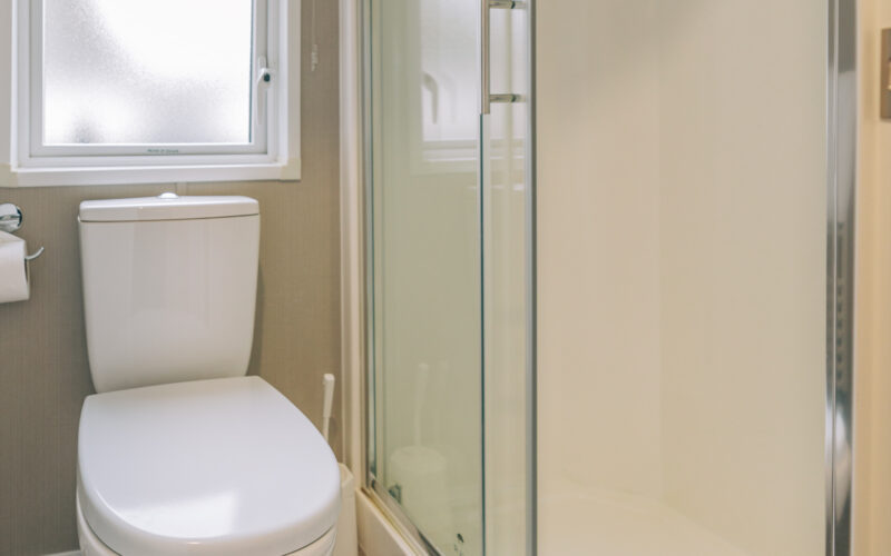 Oak holiday home shower